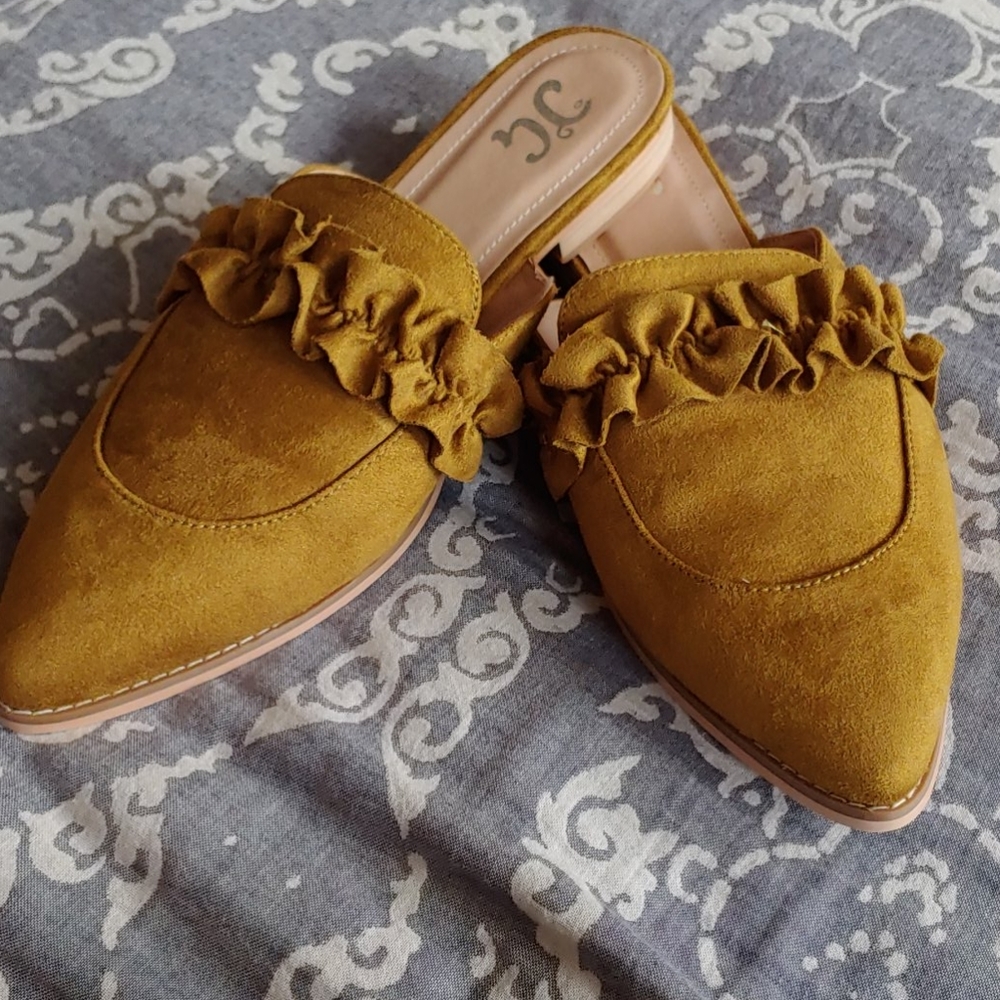 Kessie Flats... BRAND NEW